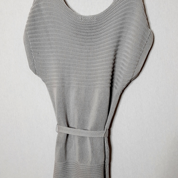 Jennifer Lopez sweater - Picture 9 of 10